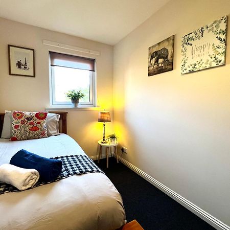 Stylish Modern Flat With Juliet Balcony & Parking Apartment กลาสโกว์ ภายนอก รูปภาพ