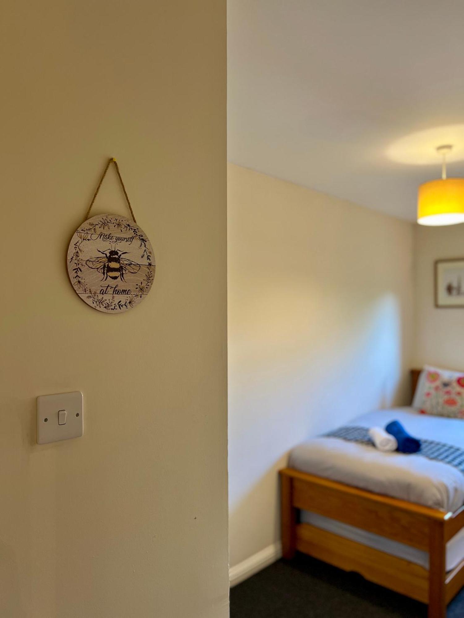 Stylish Modern Flat With Juliet Balcony & Parking Apartment กลาสโกว์ ภายนอก รูปภาพ