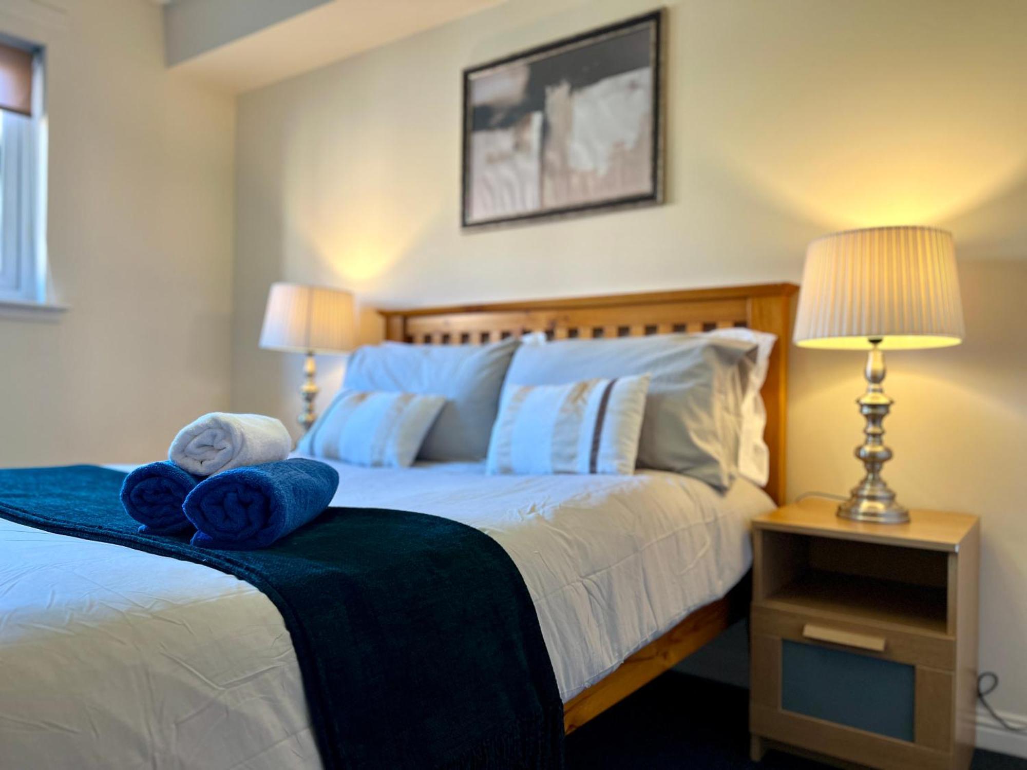 Stylish Modern Flat With Juliet Balcony & Parking Apartment กลาสโกว์ ภายนอก รูปภาพ