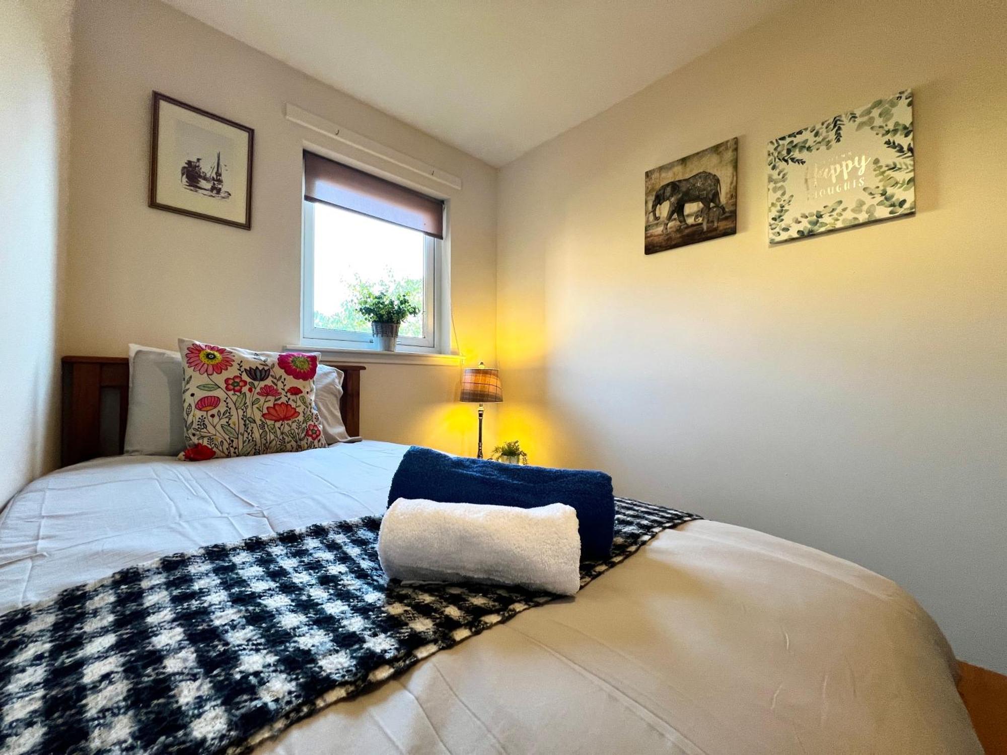 Stylish Modern Flat With Juliet Balcony & Parking Apartment กลาสโกว์ ภายนอก รูปภาพ
