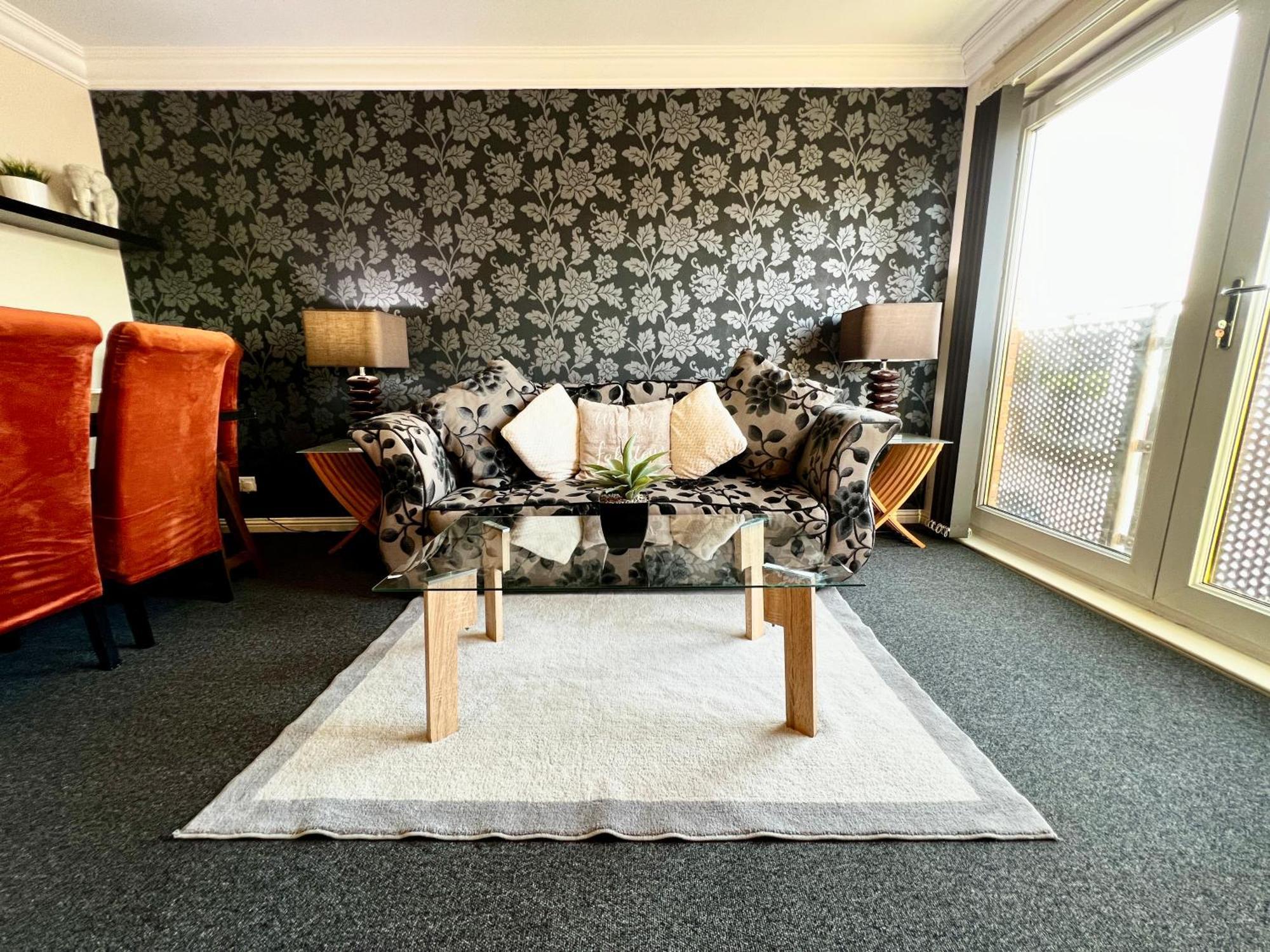 Stylish Modern Flat With Juliet Balcony & Parking Apartment กลาสโกว์ ภายนอก รูปภาพ