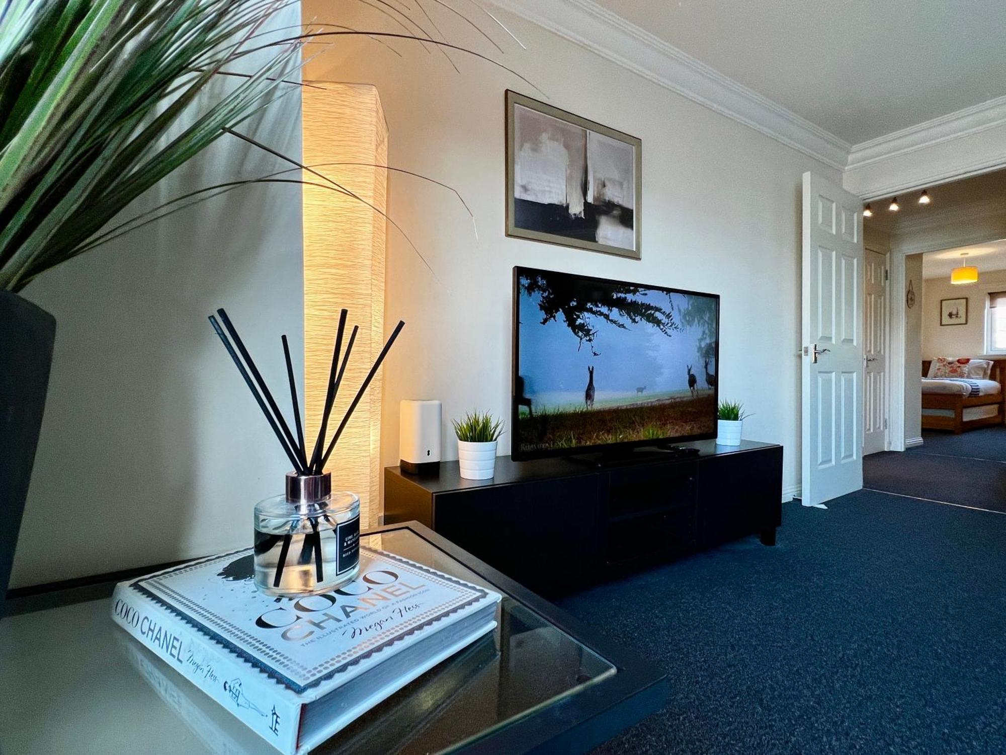 Stylish Modern Flat With Juliet Balcony & Parking Apartment กลาสโกว์ ภายนอก รูปภาพ
