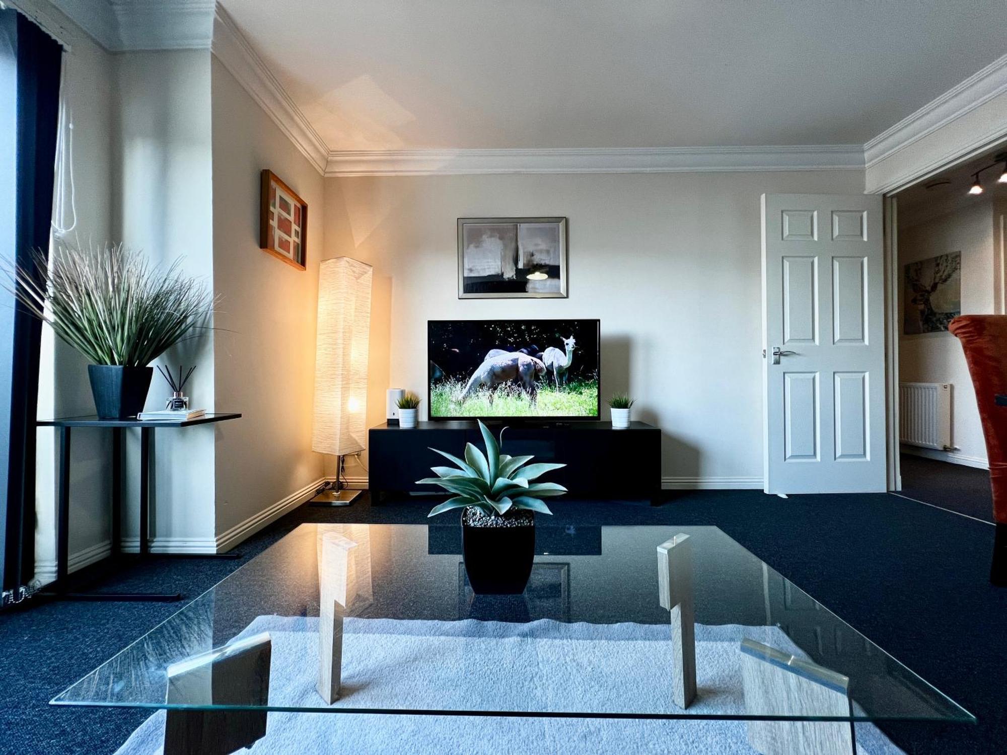 Stylish Modern Flat With Juliet Balcony & Parking Apartment กลาสโกว์ ภายนอก รูปภาพ