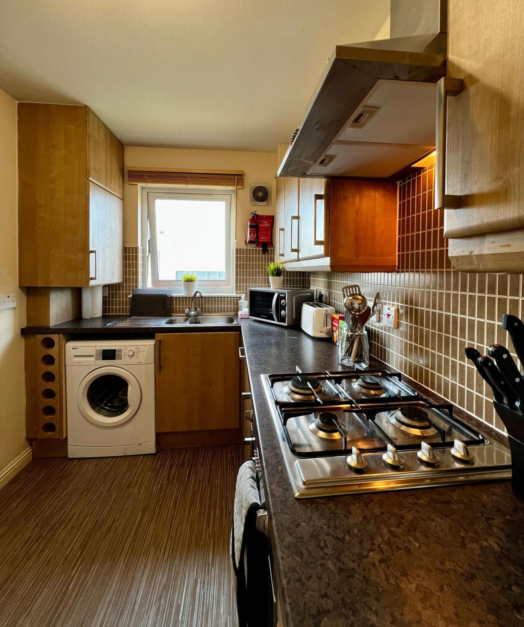 Stylish Modern Flat With Juliet Balcony & Parking Apartment กลาสโกว์ ภายนอก รูปภาพ