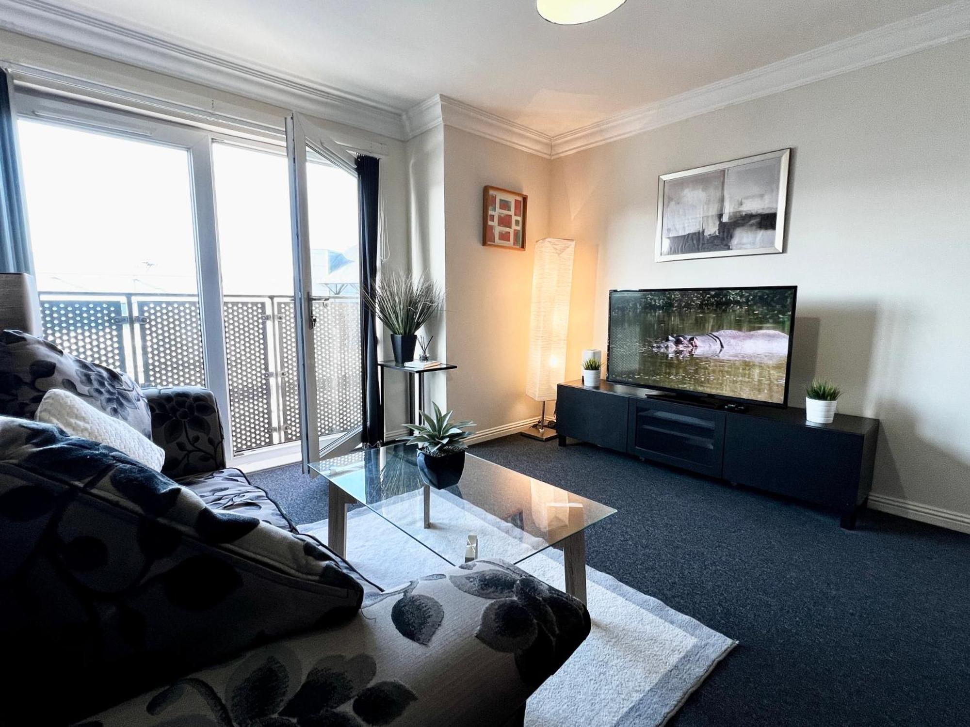 Stylish Modern Flat With Juliet Balcony & Parking Apartment กลาสโกว์ ภายนอก รูปภาพ
