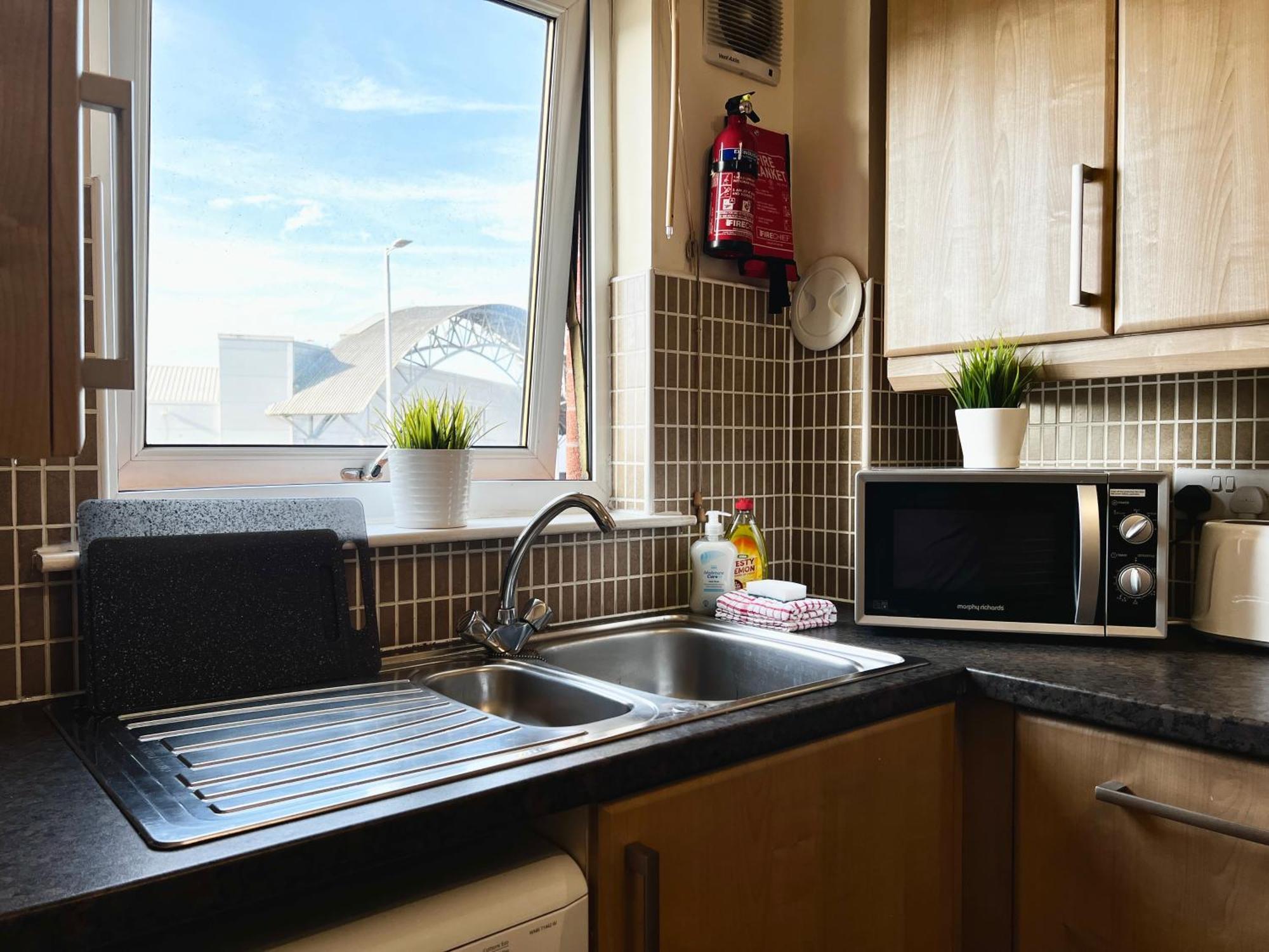 Stylish Modern Flat With Juliet Balcony & Parking Apartment กลาสโกว์ ภายนอก รูปภาพ