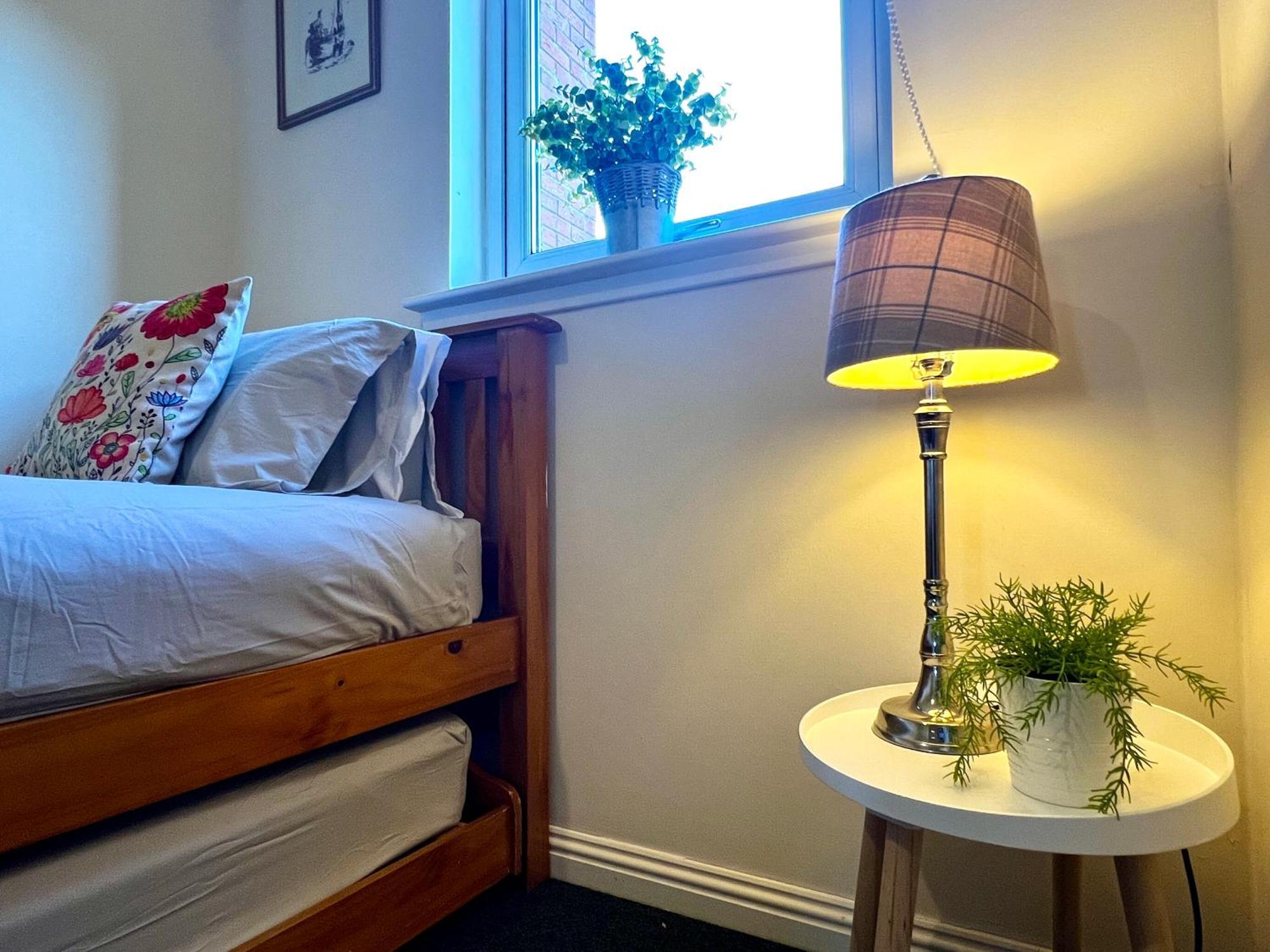Stylish Modern Flat With Juliet Balcony & Parking Apartment กลาสโกว์ ภายนอก รูปภาพ
