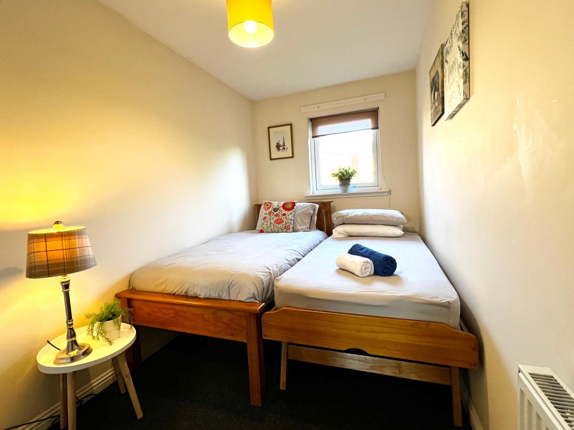 Stylish Modern Flat With Juliet Balcony & Parking Apartment กลาสโกว์ ภายนอก รูปภาพ