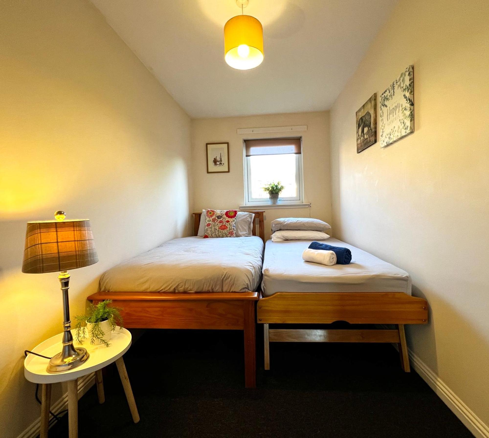 Stylish Modern Flat With Juliet Balcony & Parking Apartment กลาสโกว์ ภายนอก รูปภาพ
