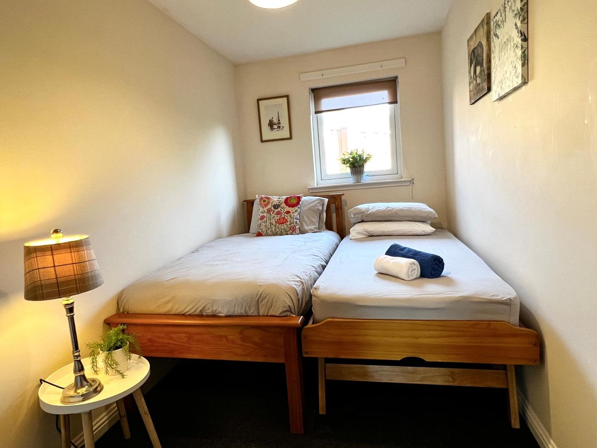 Stylish Modern Flat With Juliet Balcony & Parking Apartment กลาสโกว์ ภายนอก รูปภาพ