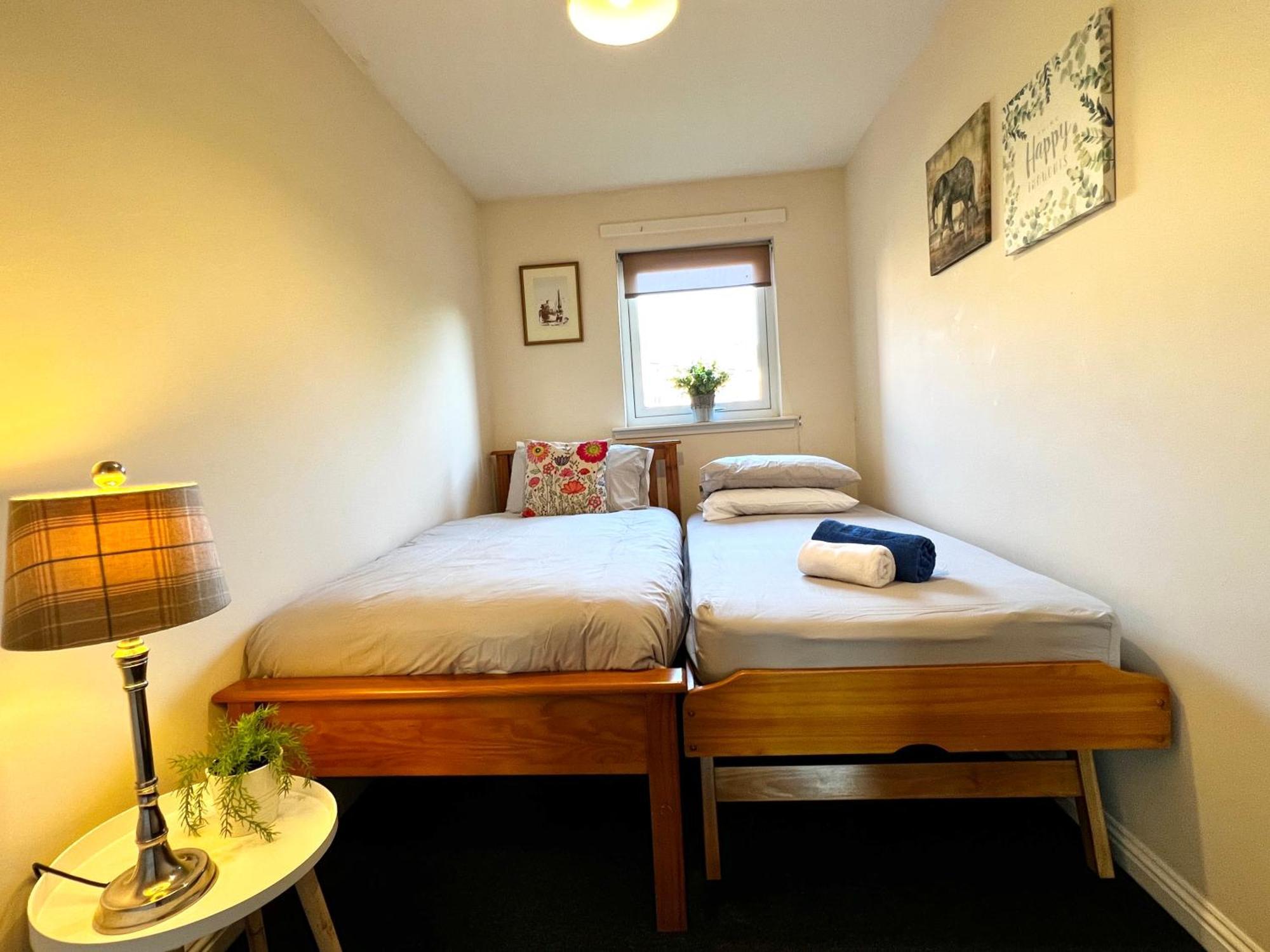 Stylish Modern Flat With Juliet Balcony & Parking Apartment กลาสโกว์ ภายนอก รูปภาพ