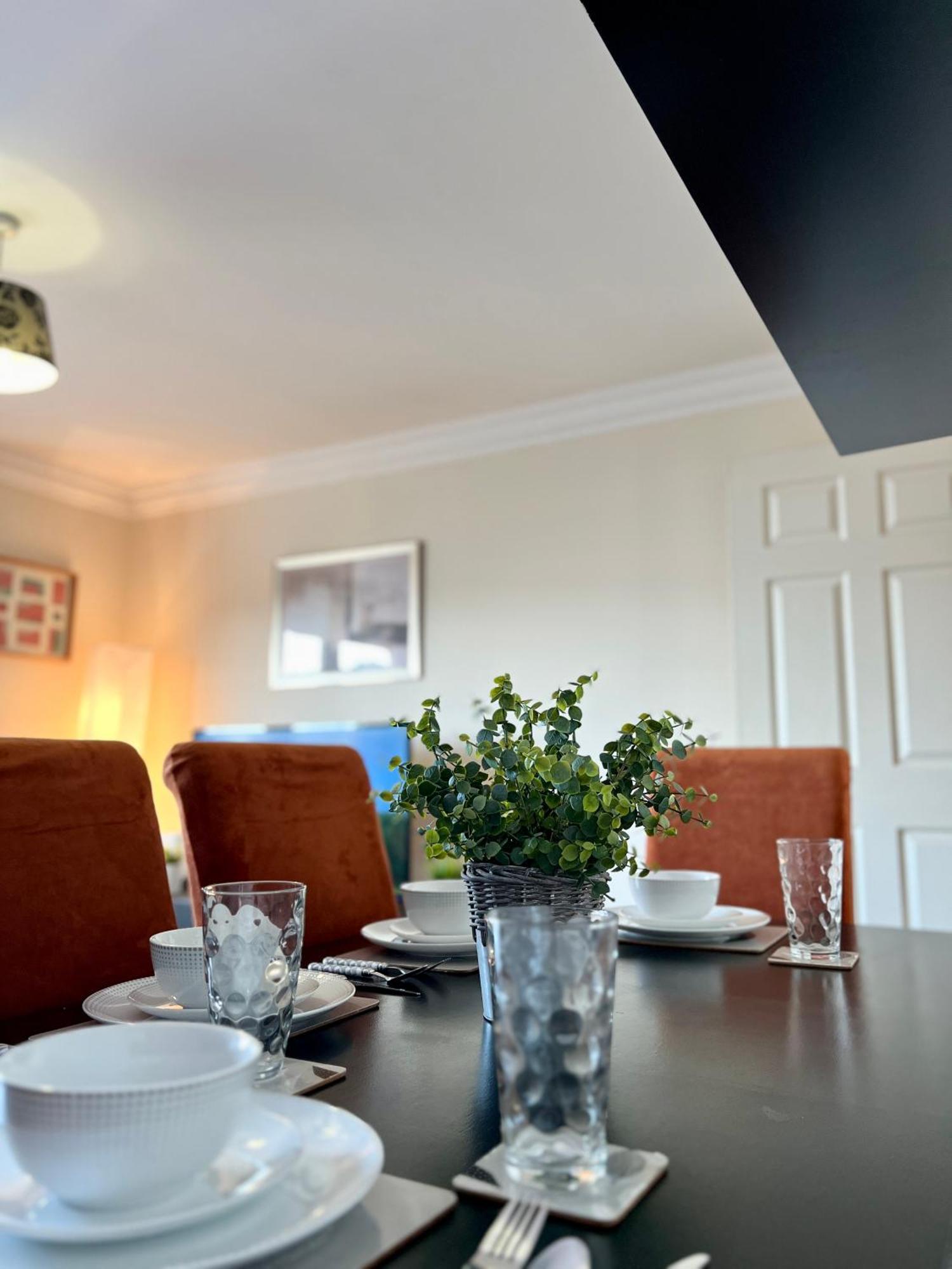 Stylish Modern Flat With Juliet Balcony & Parking Apartment กลาสโกว์ ภายนอก รูปภาพ